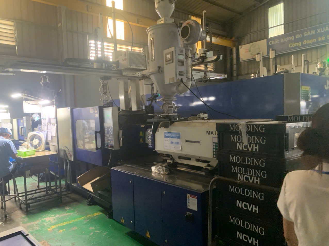 Robotic injection molding machine 1.jpg